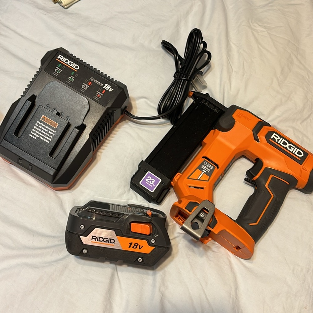 RIDGID 18v 23 gauge pin nailer with 4ah battery and charger